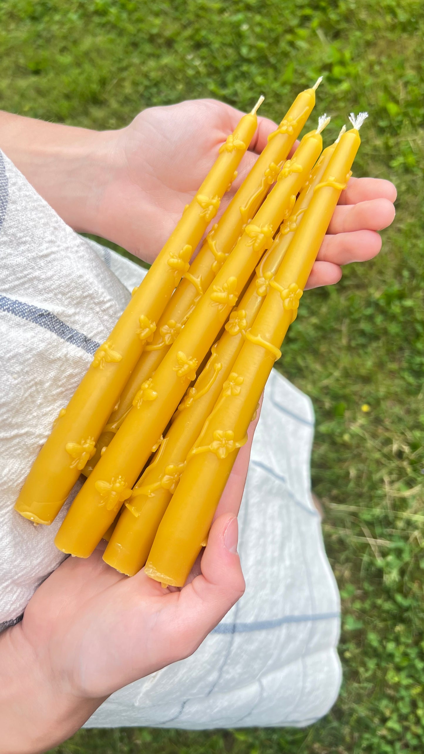 Organic Hand-Poured 100% Pure Beeswax Taper Bees Candles (9 inch) Bzz