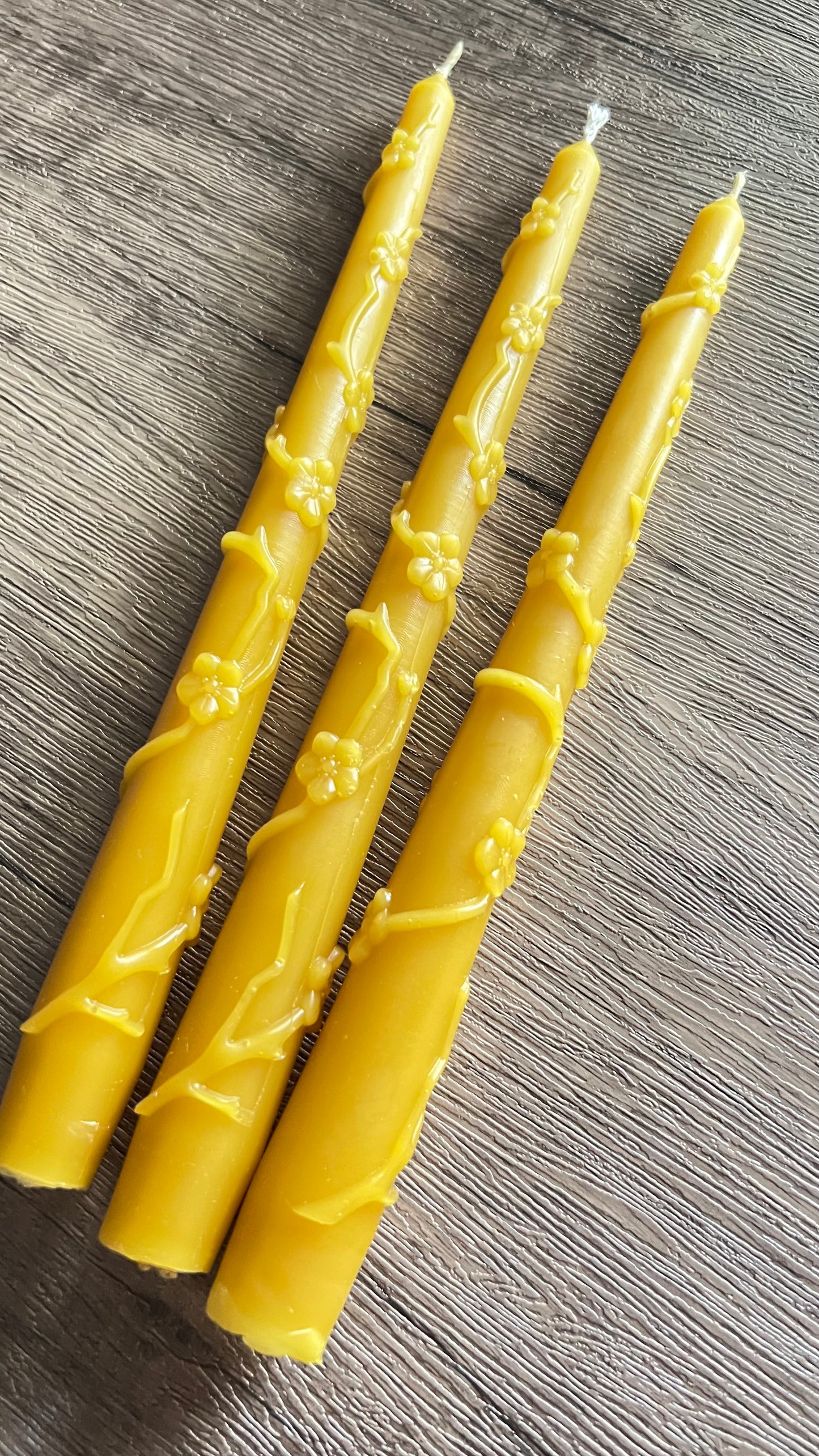 Organic Hand-Poured 100% Pure Beeswax Taper Bees Candles (9 inch) Bzz