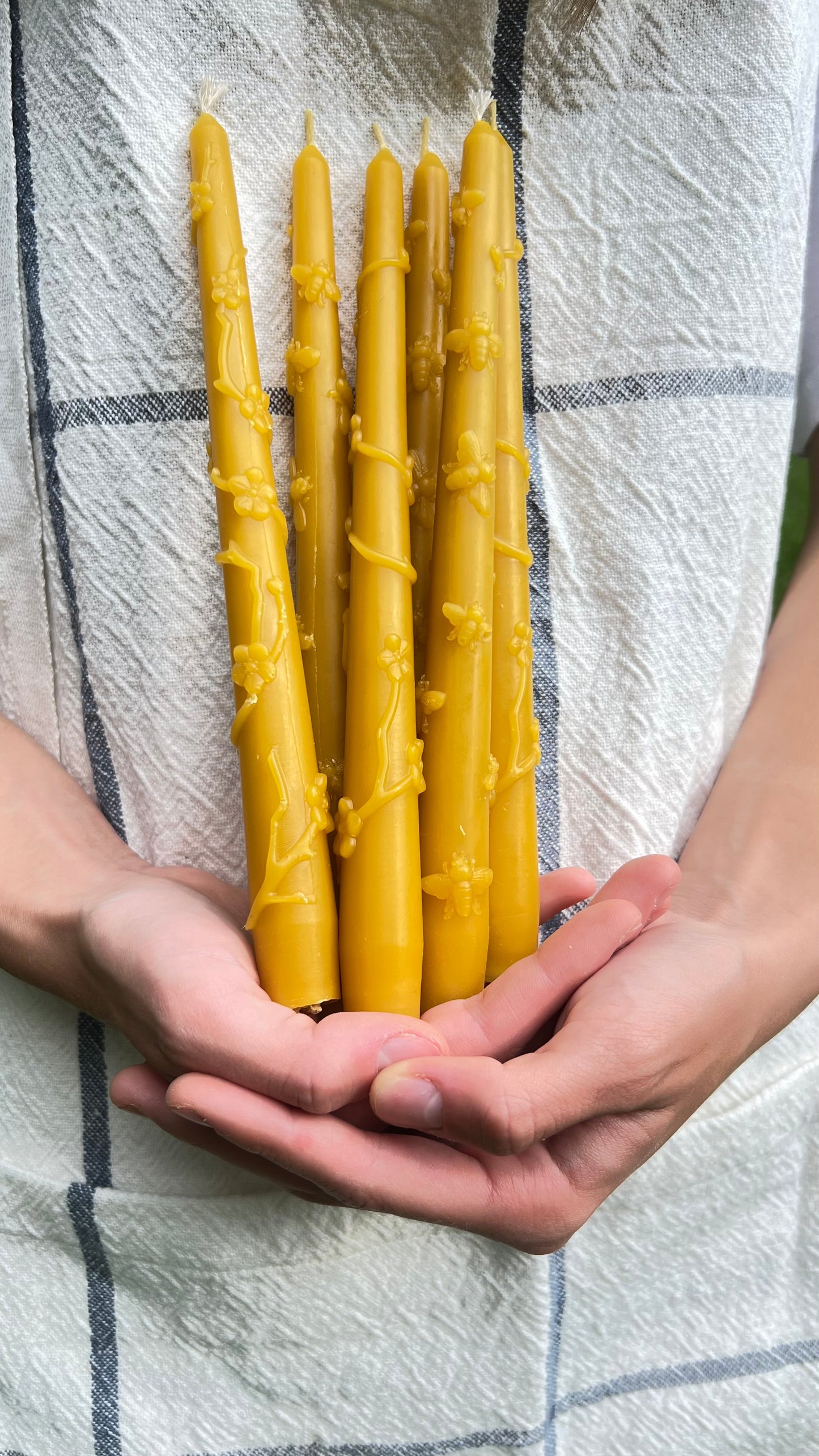 Organic Hand-Poured 100% Pure Beeswax Taper Bees Candles (9 inch) Bzz