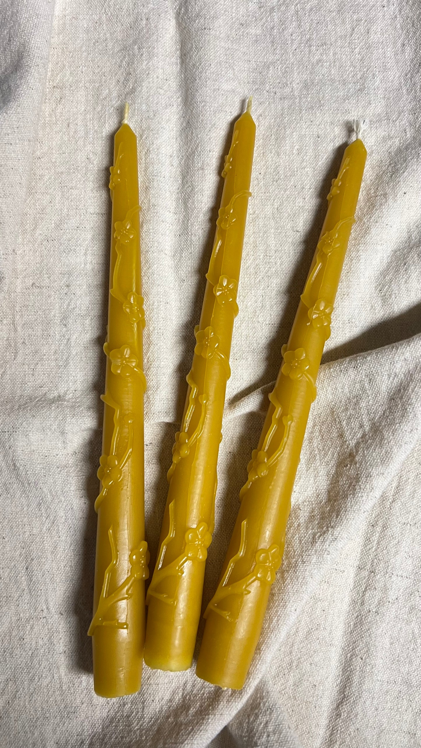 Organic Hand-Poured 100% Pure Beeswax Taper Bees Candles (9 inch) Bzz