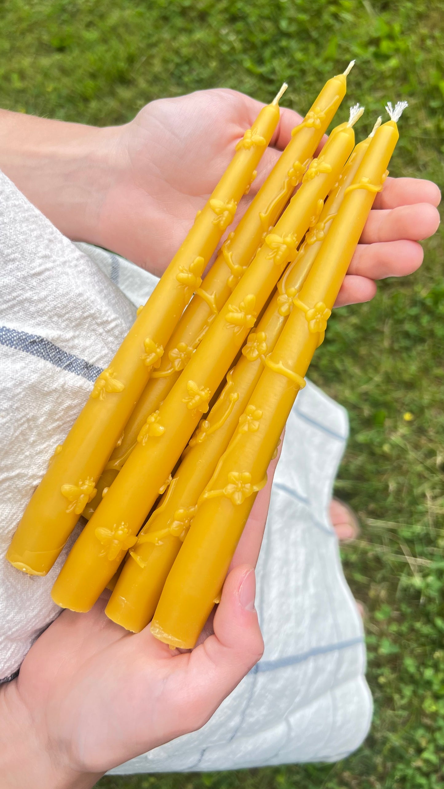 Organic Hand-Poured 100% Pure Beeswax Taper Bees Candles (9 inch) Bzz