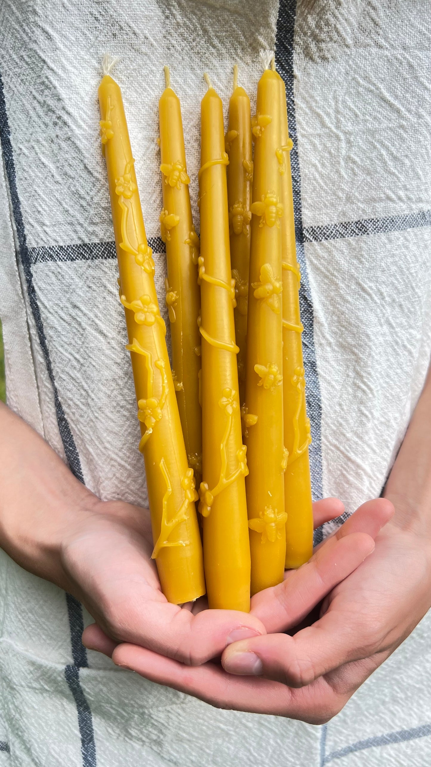 Organic Hand-Poured 100% Pure Beeswax Taper Bees Candles (9 inch) Bzz